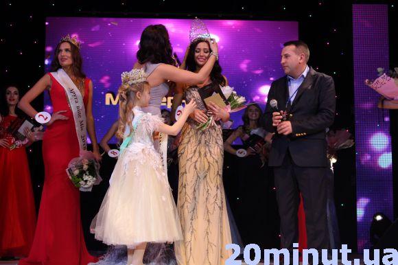 Новини Тернополя - фото з Кому з 13-ти красунь дісталась корона "Міс Тернопіль 2018" (оновлено) Кому з 13-ти красунь дісталась корона "Міс Тернопіль 2018" (оновлено), фото №1 на сайті 20minut.ua