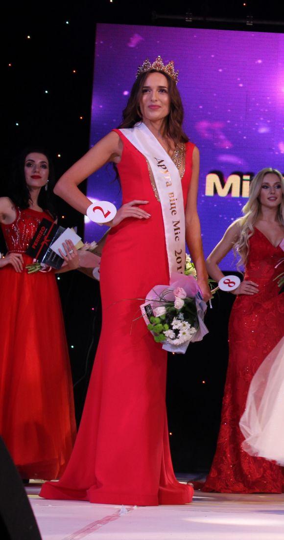 Новини Тернополя - фото з Кому з 13-ти красунь дісталась корона "Міс Тернопіль 2018" (оновлено) Кому з 13-ти красунь дісталась корона "Міс Тернопіль 2018" (оновлено), фото №2 на сайті 20minut.ua