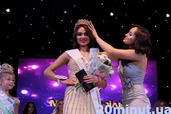 Новини Тернополя - фото з Кому з 13-ти красунь дісталась корона "Міс Тернопіль 2018" (оновлено) Кому з 13-ти красунь дісталась корона "Міс Тернопіль 2018" (оновлено), фото №4 на сайті 20minut.ua