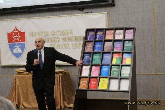 Книга вінницьких лікарів посіла почесне місце у «Книзі рекордів України», фото №1 на сайті 20minut.ua