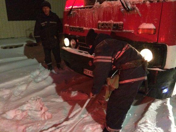 Новини Хмельницького - фото з У Новоушицькому районі автобус злетів у кювет. Його діставали рятівники У Новоушицькому районі автобус злетів у кювет. Його діставали рятівники, фото №1 на сайті vsim.ua