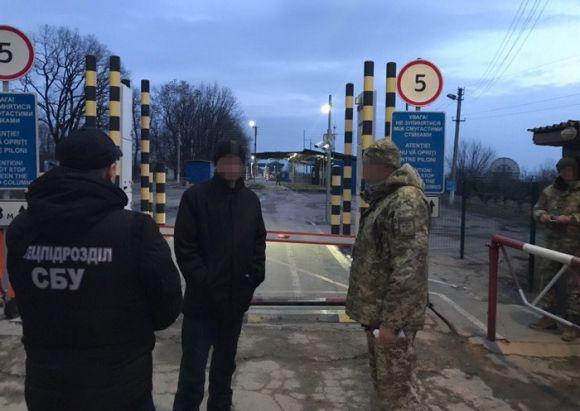 Кримінального авторитета, який "промишляв" у Хмельницькому, депортували з країни, фото №1 на сайті vsim.ua