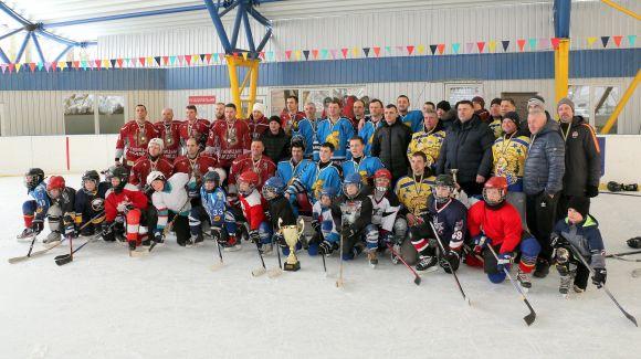 Новини Хмельницького - фото з "Легіон" став найкращим у відкритому чемпіонаті Хмельницького з хокею "Легіон" став найкращим у відкритому чемпіонаті Хмельницького з хокею, фото №1 на сайті vsim.ua