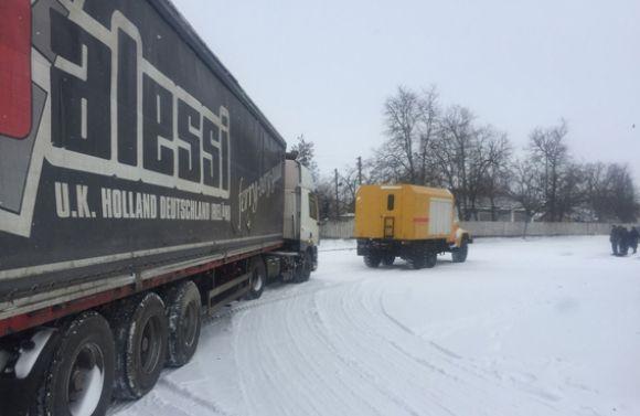 Новини Хмельницького - фото з Наслідки негоди на Хмельниччині: кілометрові затори та автобуси з пасажирами в заметах Наслідки негоди на Хмельниччині: кілометрові затори та автобуси з пасажирами в заметах, фото №2 на сайті vsim.ua