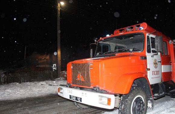 Новини Хмельницького - фото з 15 рятівників на 3 автомобілях гасили пожежу в мікрорайоні Дубове 15 рятівників на 3 автомобілях гасили пожежу в мікрорайоні Дубове, фото №3 на сайті vsim.ua
