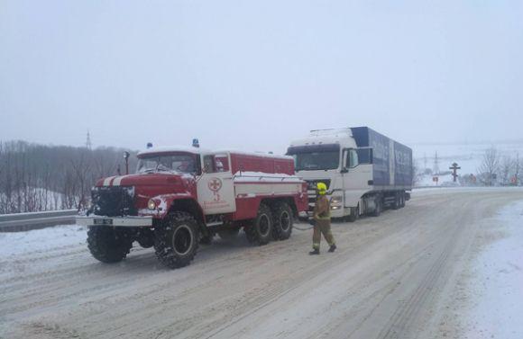 Новини Хмельницького - фото з Наслідки негоди на Хмельниччині: кілометрові затори та автобуси з пасажирами в заметах Наслідки негоди на Хмельниччині: кілометрові затори та автобуси з пасажирами в заметах, фото №5 на сайті vsim.ua