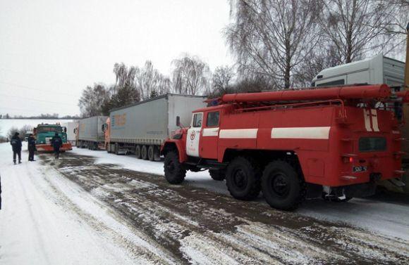 Новини Хмельницького - фото з Наслідки негоди на Хмельниччині: кілометрові затори та автобуси з пасажирами в заметах Наслідки негоди на Хмельниччині: кілометрові затори та автобуси з пасажирами в заметах, фото №4 на сайті vsim.ua