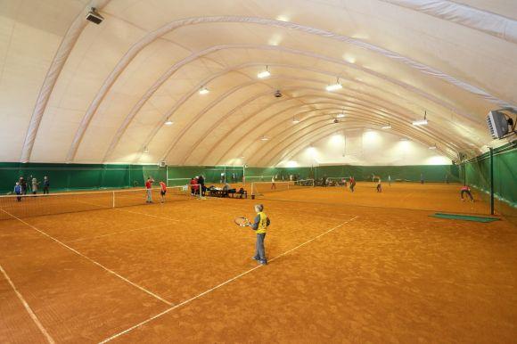 Новини Тернополя - фото з У парку Нацвідродження відкрили комплекс критих тенісних кортів У парку Нацвідродження відкрили комплекс критих тенісних кортів, фото №1 на сайті 20minut.ua