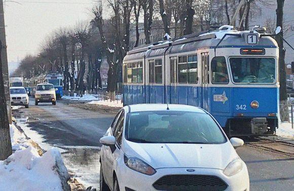 Новини Вінниці - фото з На Замостянській зійшов з колій трамвай. Рух швидко відновили На Замостянській зійшов з колій трамвай. Рух швидко відновили, фото №1 на сайті 20minut.ua