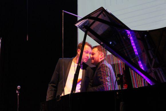 Новини Вінниці - фото з У "Плеяді" сучасна музика вводила в транс та примушувала глядачів вигукувати “На біс!” У "Плеяді" сучасна музика вводила в транс та примушувала глядачів вигукувати “На біс!”, фото №7 на сайті 20minut.ua