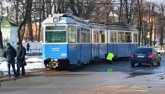 Новини Вінниці - фото з На Замостянській зійшов з колій трамвай. Рух швидко відновили На Замостянській зійшов з колій трамвай. Рух швидко відновили, фото №2 на сайті 20minut.ua
