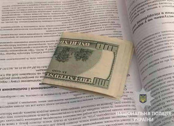 Новини Хмельницького - фото з Випив літру та сів за кермо: у Волочиську водій хотів відкупитися від поліції за 300 доларів Випив літру та сів за кермо: у Волочиську водій хотів відкупитися від поліції за 300 доларів, фото №1 на сайті vsim.ua