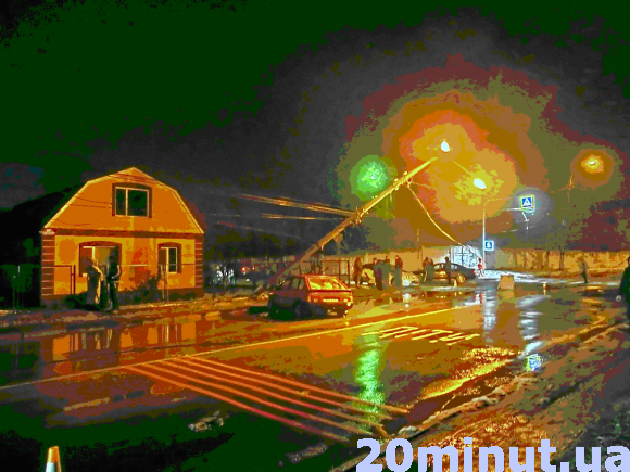 Новини Вінниці - фото з П’яний водій на «Мерседесі» зніс стовп на Старому місті. Досі там валяються дроти П’яний водій на «Мерседесі» зніс стовп на Старому місті. Досі там валяються дроти, фото №3 на сайті 20minut.ua