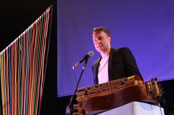 Новини Вінниці - фото з У "Плеяді" сучасна музика вводила в транс та примушувала глядачів вигукувати “На біс!” У "Плеяді" сучасна музика вводила в транс та примушувала глядачів вигукувати “На біс!”, фото №6 на сайті 20minut.ua