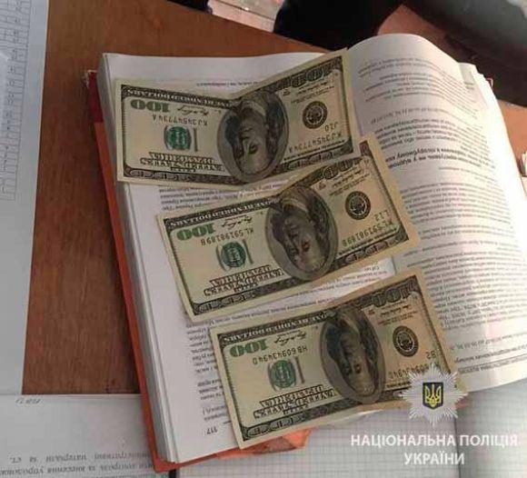 Новини Хмельницького - фото з Випив літру та сів за кермо: у Волочиську водій хотів відкупитися від поліції за 300 доларів Випив літру та сів за кермо: у Волочиську водій хотів відкупитися від поліції за 300 доларів, фото №2 на сайті vsim.ua