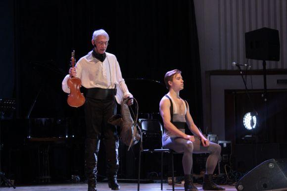 Новини Вінниці - фото з У "Плеяді" сучасна музика вводила в транс та примушувала глядачів вигукувати “На біс!” У "Плеяді" сучасна музика вводила в транс та примушувала глядачів вигукувати “На біс!”, фото №10 на сайті 20minut.ua