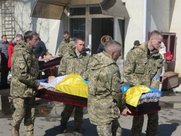 Новини Хмельницького - фото з “Віддав борг країні з відсотками”: у Хмельницькому попрощалися з 48-річним атовцем Миколою Мужичуком “Віддав борг країні з відсотками”: у Хмельницькому попрощалися з 48-річним атовцем Миколою Мужичуком, фото №8 на сайті vsim.ua