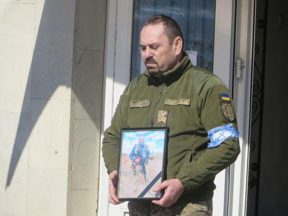 Новини Хмельницького - фото з “Віддав борг країні з відсотками”: у Хмельницькому попрощалися з 48-річним атовцем Миколою Мужичуком “Віддав борг країні з відсотками”: у Хмельницькому попрощалися з 48-річним атовцем Миколою Мужичуком, фото №7 на сайті vsim.ua