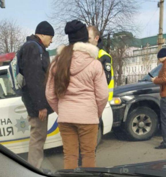 Новини Вінниці - фото з ДТП на Келецькій: водій Mitsubishi Pajero «догнав» поліцейський Пріус ДТП на Келецькій: водій Mitsubishi Pajero «догнав» поліцейський Пріус, фото №2 на сайті 20minut.ua