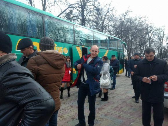 Новини Хмельницького - фото з Київські аграрії ганяли хмельничан з безкоштовної парковки біля філармонії (ВІДЕО) Київські аграрії ганяли хмельничан з безкоштовної парковки біля філармонії (ВІДЕО), фото №3 на сайті vsim.ua