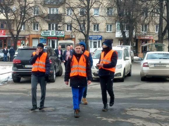 Новини Хмельницького - фото з Київські аграрії ганяли хмельничан з безкоштовної парковки біля філармонії (ВІДЕО) Київські аграрії ганяли хмельничан з безкоштовної парковки біля філармонії (ВІДЕО), фото №4 на сайті vsim.ua