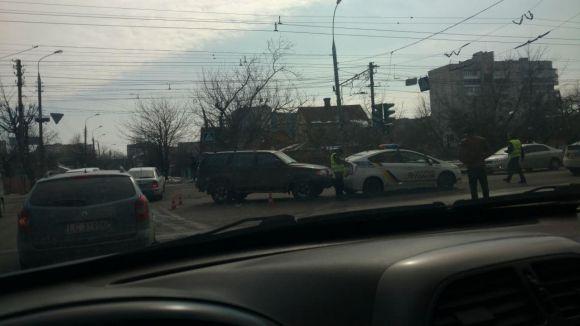 Новини Вінниці - фото з ДТП на Келецькій: водій Mitsubishi Pajero «догнав» поліцейський Пріус ДТП на Келецькій: водій Mitsubishi Pajero «догнав» поліцейський Пріус, фото №3 на сайті 20minut.ua