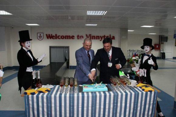 Цієї ночі в аеропорту «Вінниця» зустріли перших пасажирів з Борисполя, фото №4 на сайті 20minut.ua