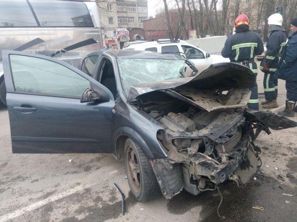 Новини Хмельницького - фото з На Виставці лоб у лоб зіткнулися Lexus і Opel. Один водій загинув На Виставці лоб у лоб зіткнулися Lexus і Opel. Один водій загинув, фото №5 на сайті vsim.ua