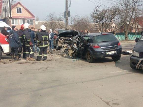 Новини Хмельницького - фото з На Виставці лоб у лоб зіткнулися Lexus і Opel. Один водій загинув На Виставці лоб у лоб зіткнулися Lexus і Opel. Один водій загинув, фото №1 на сайті vsim.ua