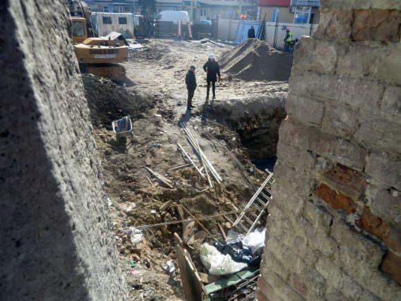 “Знайдемо цінне - роботи призупинимо”, - історик про будівництво на Соборній, фото №2 на сайті vsim.ua