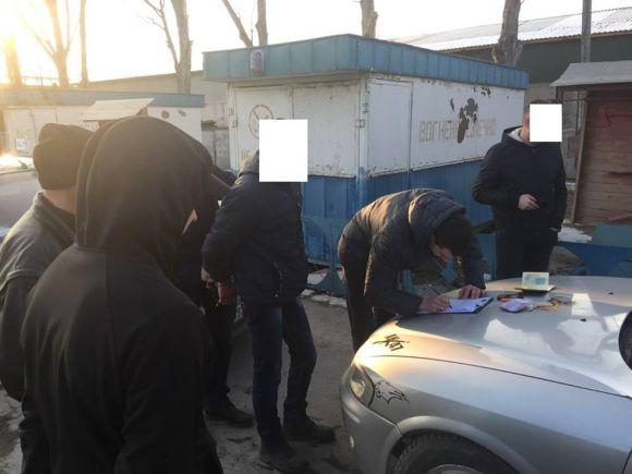 Новини Хмельницького - фото з Попався "на гарячому": у Теофіполі затримали наркоторговця Попався "на гарячому": у Теофіполі затримали наркоторговця, фото №2 на сайті vsim.ua