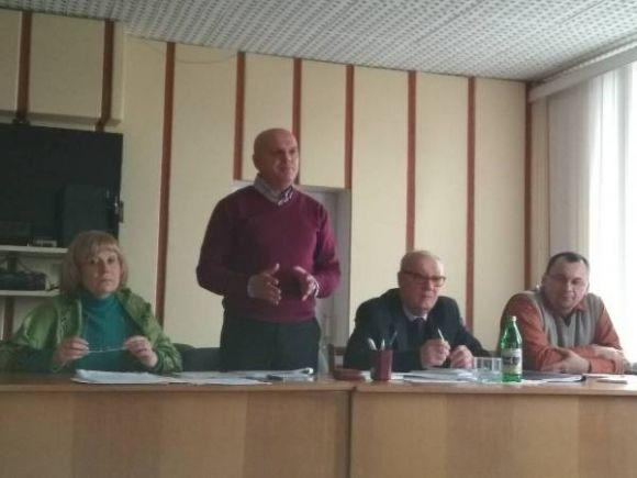 Новини Хмельницького - фото з “Кривава” акція: директору макаронної фабрики залишили закон про декомунізацію і червоний сніг “Кривава” акція: директору макаронної фабрики залишили закон про декомунізацію і червоний сніг, фото №1 на сайті vsim.ua