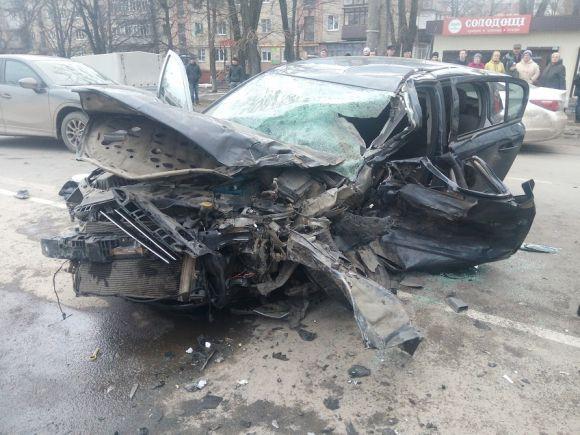 Новини Хмельницького - фото з На Виставці лоб у лоб зіткнулися Lexus і Opel. Один водій загинув На Виставці лоб у лоб зіткнулися Lexus і Opel. Один водій загинув, фото №2 на сайті vsim.ua
