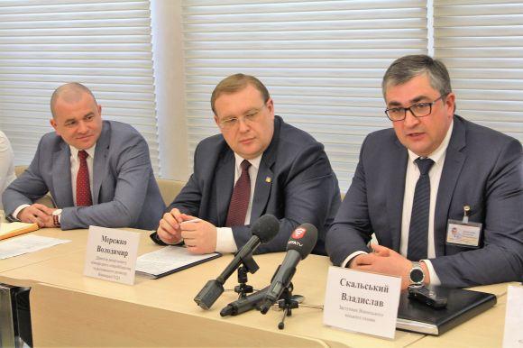 Новини Вінниці - фото з Які можливості городянам дає літак з Вінниці до Києва Які можливості городянам дає літак з Вінниці до Києва, фото №1 на сайті 20minut.ua