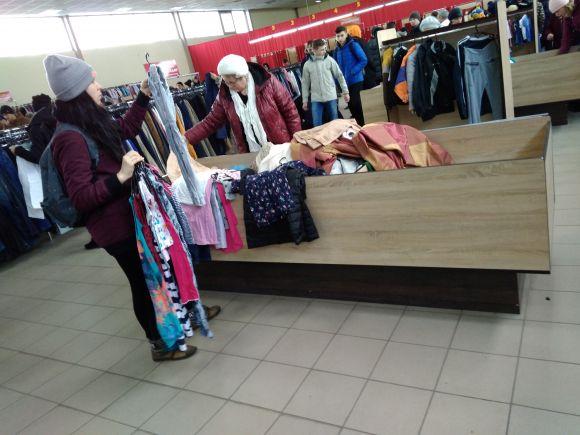 Новини Хмельницького - фото з День завозу в секонд-хенді: як "залітають" і що купують хмельничани День завозу в секонд-хенді: як "залітають" і що купують хмельничани, фото №6 на сайті vsim.ua