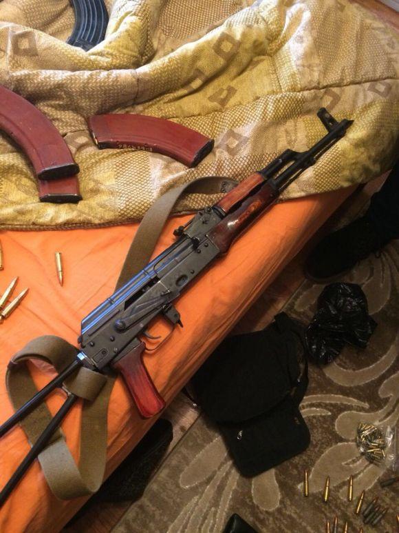 Новини Хмельницького - фото з На Хмельниччині затримали банду торгівців зброєю На Хмельниччині затримали банду торгівців зброєю, фото №1 на сайті vsim.ua