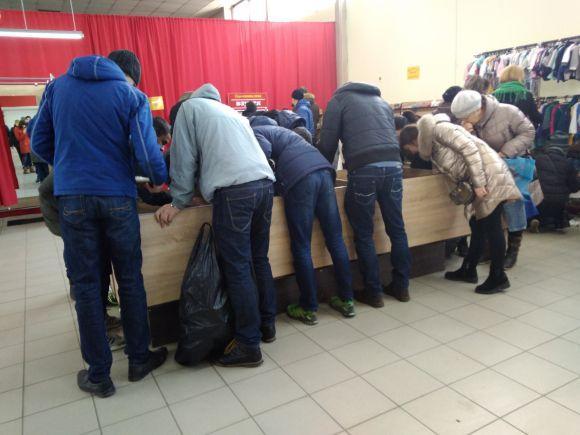 Новини Хмельницького - фото з День завозу в секонд-хенді: як "залітають" і що купують хмельничани День завозу в секонд-хенді: як "залітають" і що купують хмельничани, фото №2 на сайті vsim.ua