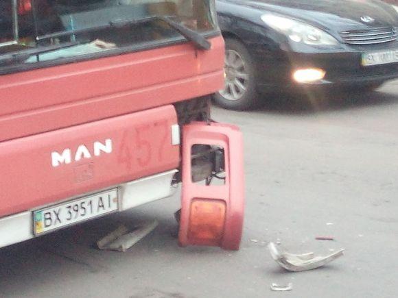 Новини Хмельницького - фото з Біля філармонії зіткнулись два "BMW" і 21-ий автобус Біля філармонії зіткнулись два "BMW" і 21-ий автобус, фото №2 на сайті vsim.ua