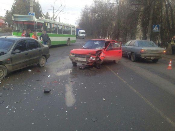 Новини Хмельницького - фото з Потрійна ДТП на Тернопільській: троє постраждалих Потрійна ДТП на Тернопільській: троє постраждалих, фото №1 на сайті vsim.ua