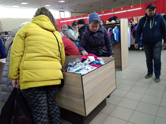 Новини Хмельницького - фото з День завозу в секонд-хенді: як "залітають" і що купують хмельничани День завозу в секонд-хенді: як "залітають" і що купують хмельничани, фото №5 на сайті vsim.ua
