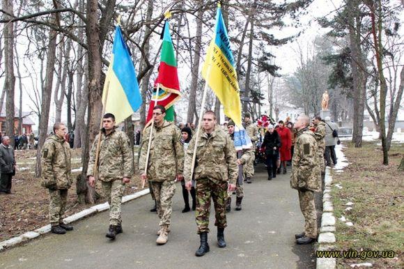 Чекали додому чотири роки. У Гайсині поховали бійця АТО, який безвісти зник в Іловайському котлі, фото №4 на сайті 20minut.ua