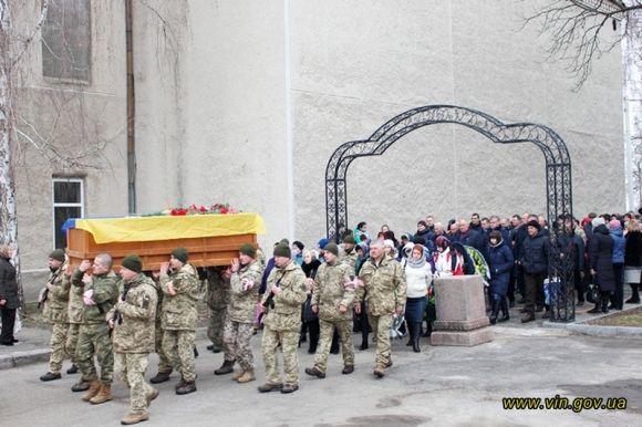 Чекали додому чотири роки. У Гайсині поховали бійця АТО, який безвісти зник в Іловайському котлі, фото №2 на сайті 20minut.ua