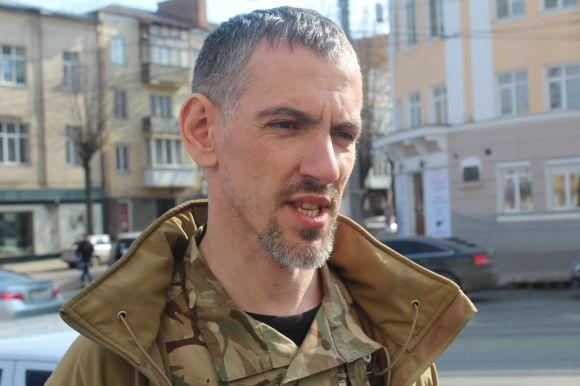 Новини Вінниці - фото з Хмельничани з «Правого сектору» вимагали в облраді підняти червоно-чорний прапор Хмельничани з «Правого сектору» вимагали в облраді підняти червоно-чорний прапор, фото №2 на сайті 20minut.ua