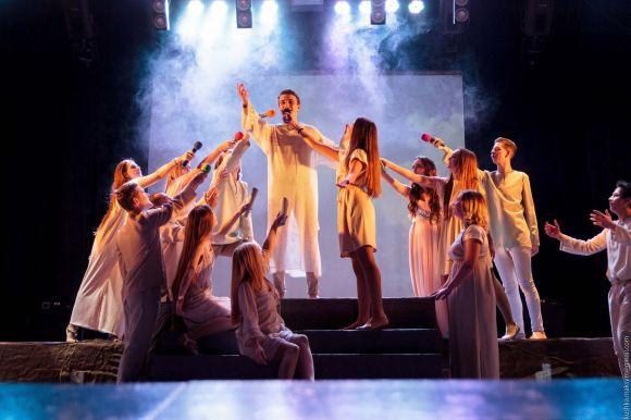 У першу ніч на OPERAFEST TULCHYN-2018 глядачі побачать скандальну рок-оперу «Ісус Христос — Суперзірка», фото №3 на сайті 20minut.ua