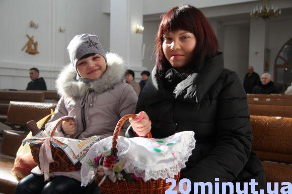 Новини Тернополя - фото з У тернопільських костелах освячують великодні кошики У тернопільських костелах освячують великодні кошики, фото №1 на сайті 20minut.ua