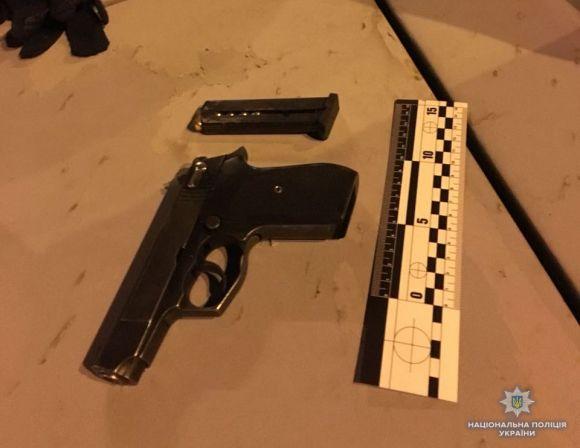 Новини Вінниці - фото з Озброєного грабіжника на «Волзі» переслідували 10 кілометрів. Утікач відкривав вогонь Озброєного грабіжника на «Волзі» переслідували 10 кілометрів. Утікач відкривав вогонь, фото №3 на сайті 20minut.ua