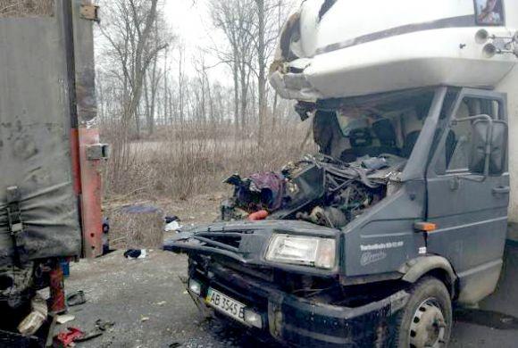Новини Вінниці - фото з Смертельна ДТП: на в'їзді у Вінницю бус зіткнувся з вантажівкою Смертельна ДТП: на в'їзді у Вінницю бус зіткнувся з вантажівкою, фото №1 на сайті 20minut.ua