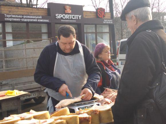 Новини Хмельницького - фото з Ранковий ярмарок на Прибузькій: що купували хмельничани Ранковий ярмарок на Прибузькій: що купували хмельничани, фото №1 на сайті vsim.ua