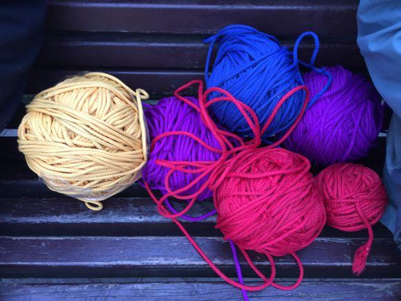 На Театралці обмотали нитками п'ятиметрове яйце, фото №2 на сайті 20minut.ua