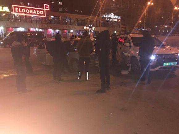 Новини Вінниці - фото з Погоня за «домушником» на «Волзі». Як у центрі Вінниці взяли злочинця Погоня за «домушником» на «Волзі». Як у центрі Вінниці взяли злочинця, фото №2 на сайті 20minut.ua